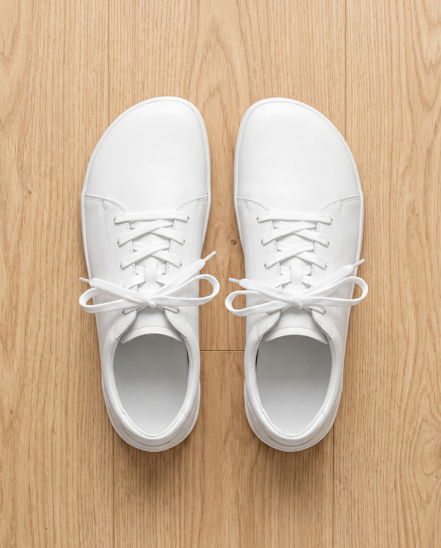 Wide anatomical toe box